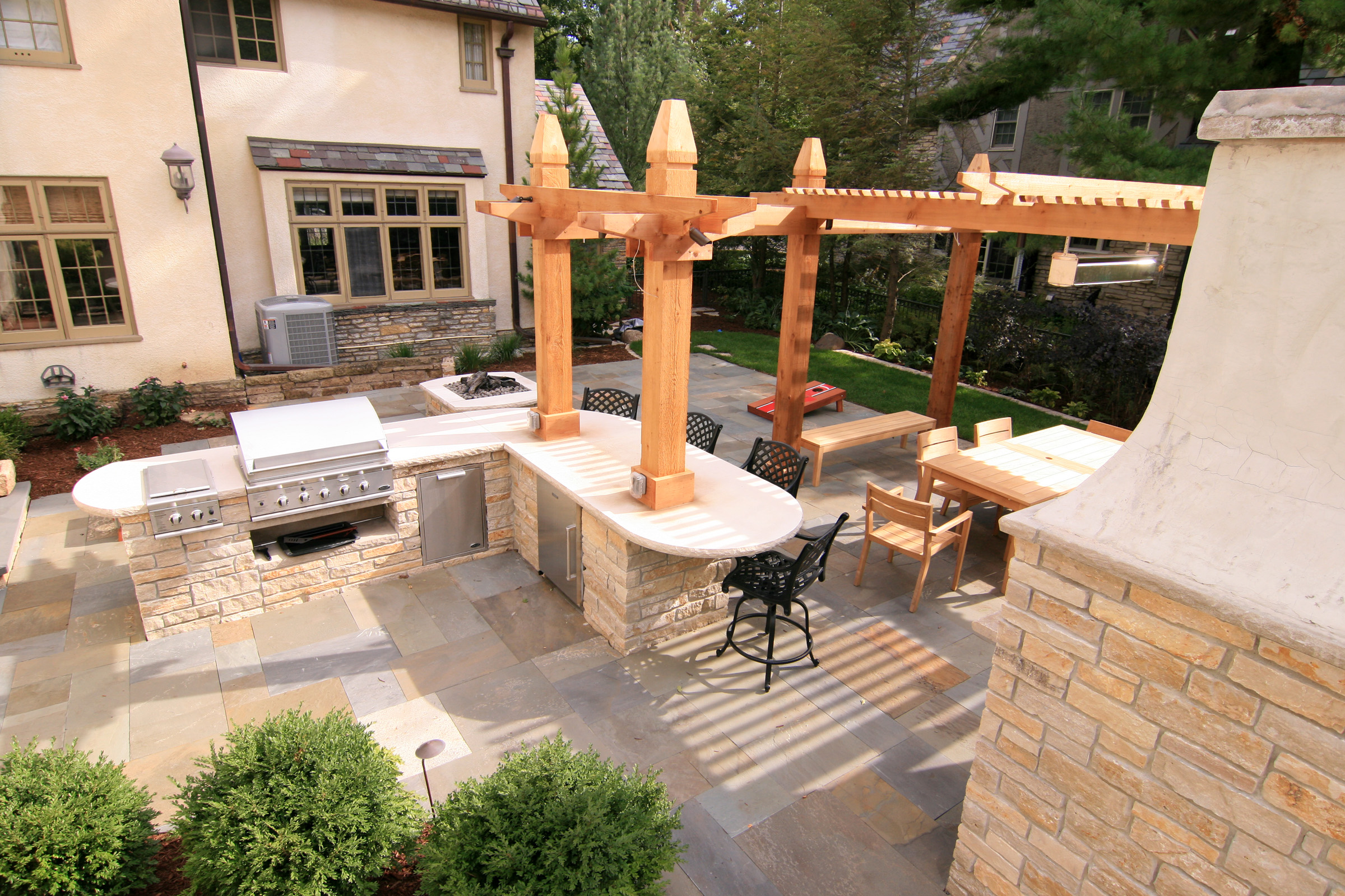 Outdoor Patio with Grill, Pizza Oven and Firepit