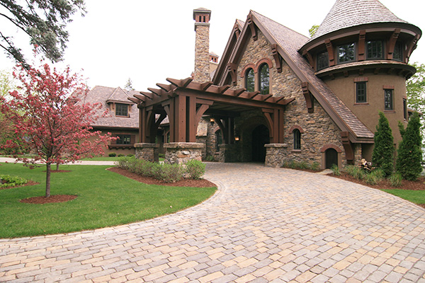 Wayzata Minnesota Paver Driveway with Reception and Covered Entrance