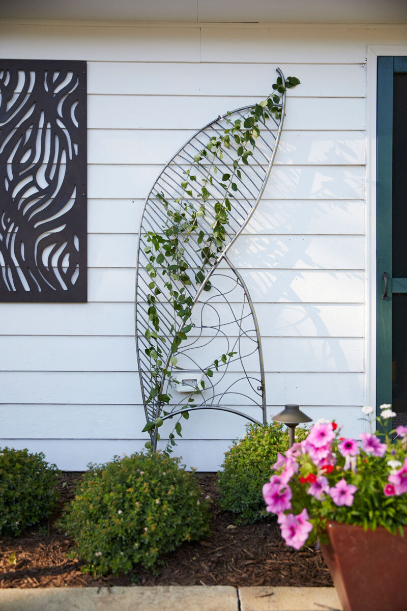 Custom-Metal-Butterfly-Trellis-with-Vines-and-Outdeco-Panels
