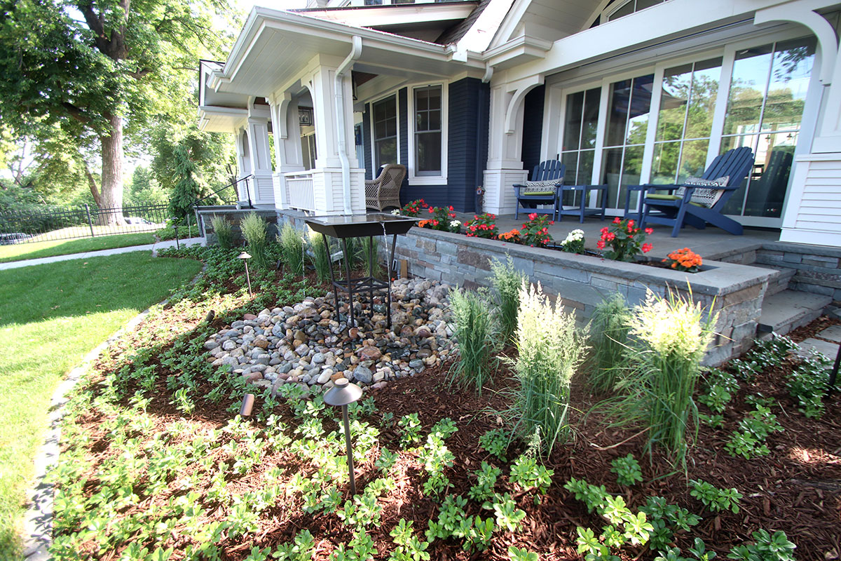 Minneapolis-Minnesota-Lake-Front-Intimate-Front-Porch