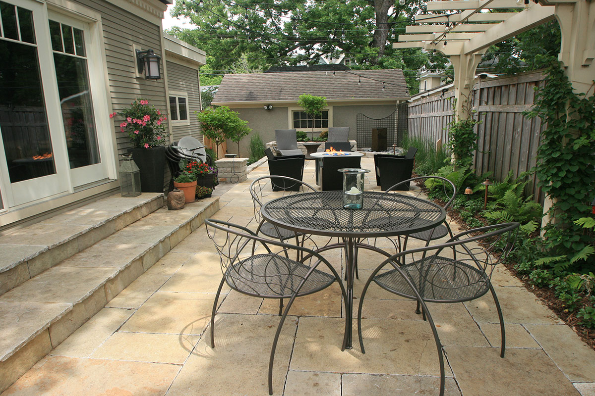 Minneapolis-Minnesota-courtyard-backyard