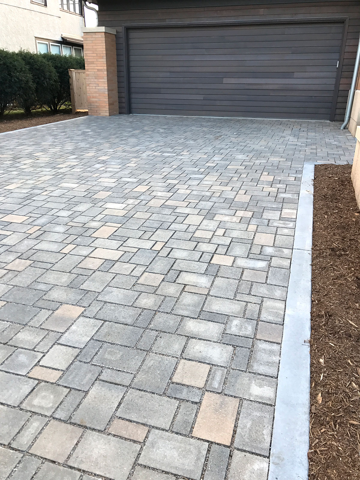 Minneapolis-Permeable-Paver-Driveway-Close-up-Belgard
